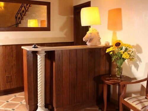 Hotel Antico Borgo Di Trastevere, Забронировать Отель Отели Рима с парковкой, рядом с Площадь Пьяцца-ди-Пьетро, Парковка