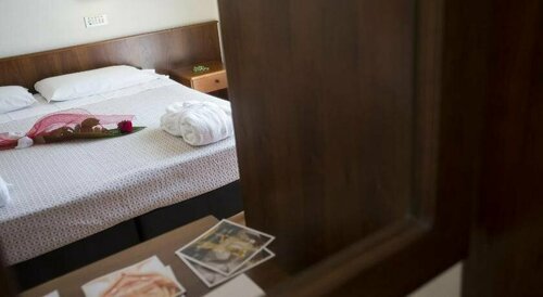 Hotel Miralaghi, Забронировать Отель Отели в центре Кьянчано-Терме, в центре, Парковка
