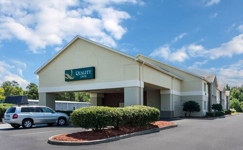 Quality Inn Warsaw near Rappahannock River, Boek Hotel Hotels in Warsaw met zwembad, Zwembad