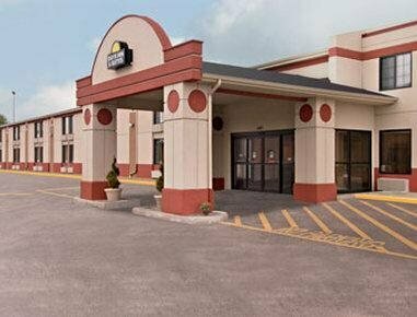 Days Inn & Suites by Wyndham Youngstown / Girard Ohio, Buchen Sie Hotel Hotels in Ohio mit Parkplatz, Parkplätze