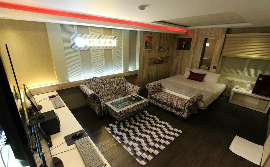 Hera Hotel