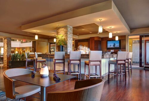 Embassy Suites by Hilton San Diego La Jolla, Забронировать Отель Ла-Хойя Сан-Диего