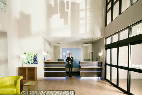 Holiday Inn Express & Suites Oklahoma City Downtown - Bricktown by IHG, Забронировать Отель Оклахома-Сити Оклахома, рядом с Памятник земельным гонкам в честь столетия Оклахомы
