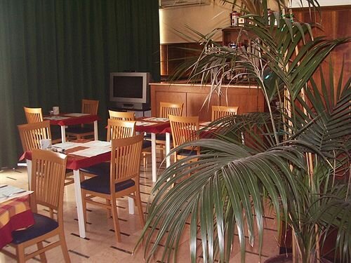 Albergo Astron, Забронировать Отель Отели в центре Брешиа, в центре, Завтраки