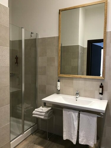 Hotel Bernina, Rezervați Hotel Stazione Centrale Milano, aproape de Lima