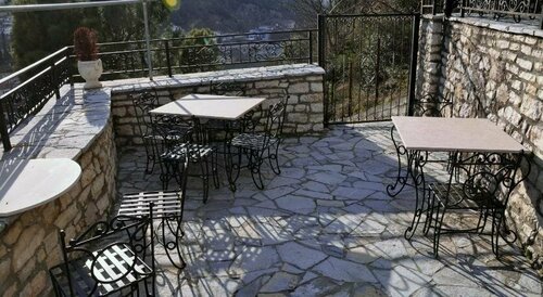 Hotel Guva Mangalem, Rezerwuj Hotel Obwód Berat Berat County