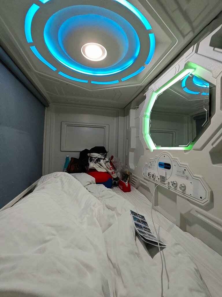 Capsula  Hostel