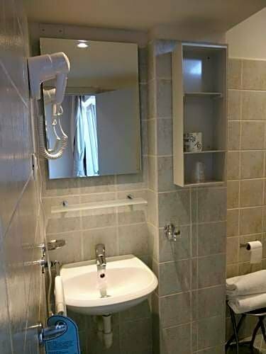Hotel lApprodo, Забронировать Отель Отели в центре Порто-Адзурро с завтраком, отели в центре Порто-Адзурро с завтраком