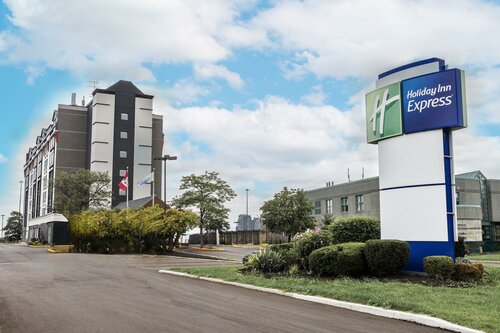 Holiday Inn Express Toronto-North York by IHG, Забронировать Отель Норт-Йорк Торонто