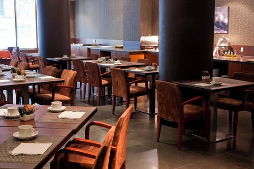 AC Hotel Carlton Madrid by Marriott, Забронировать Отель Отели Мадрида с парковкой, рядом с Swinton &amp; Grant, Парковка