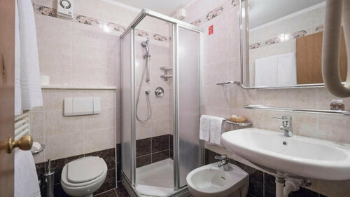 Hotel Intermonti, Забронировать Отель Отели Ливиньо 4 звезды, рядом с Кресельный подъёмник Теола-Пьянони Басси (нижняя станция), 4*