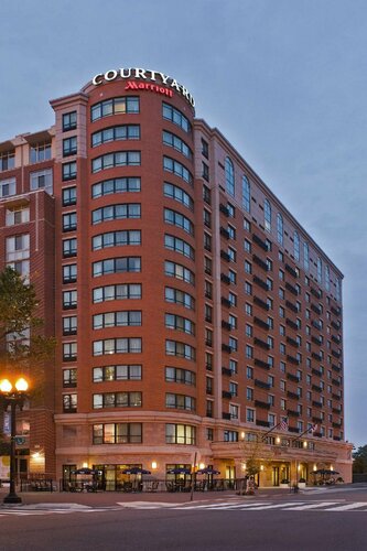 Courtyard by Marriott Washington Capitol Hill/Navy Yard, Забронировать Отель Отели Вашингтона с бассейном, рядом с Уотерфронт, Бассейн