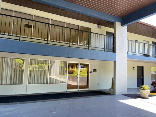 Best Western Tallahassee Downtown Inn and Suites, Забронировать Отель Таллахасси Панхэндл Флорида