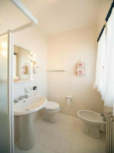 Albergo Centrale, Забронировать Отель Отели в центре Сан-Дзено-ди-Монтанья, в центре