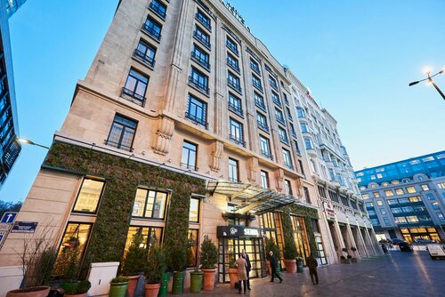Hotel Indigo Brussels - City by IHG, Забронировать Отель Отели Брюссельского столичного региона с парковкой, рядом с Музей костюмов и кружев, Парковка