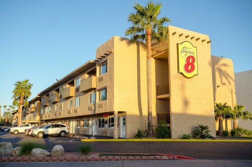 Super 8 by Wyndham Las Vegas North Strip/Fremont St. Area, Забронировать Отель Лас-Вегас Невада, рядом с The D Casino Hotel