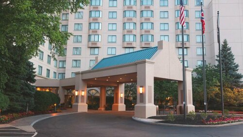 Sheraton Suites Columbus Worthington, Buchen Sie Hotel Hotels in Ohio mit Pool, Schwimmbad