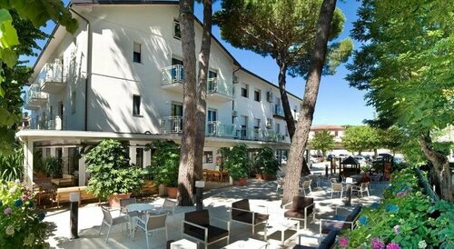 Hotel Trieste, Забронировать Отель Отели в центре Червия, в центре