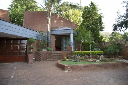 Echelon House And Spa