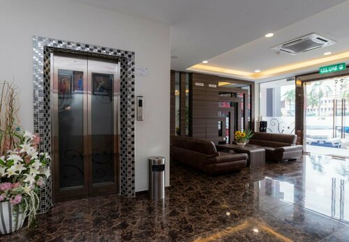 OYO 574 Rs Boutique Hotel, Забронировать Бутик-отель Отели Келуанг с парковкой, Парковка