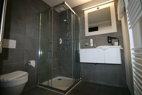 KU Hotel by WMM Hotels, Забронировать Отель Отели Баварии с парковкой, Парковка
