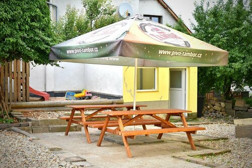 Penzion U Andělíčků, Rezerwuj Hotel Hotele w Kraj hradecki z parkingiem, Parking