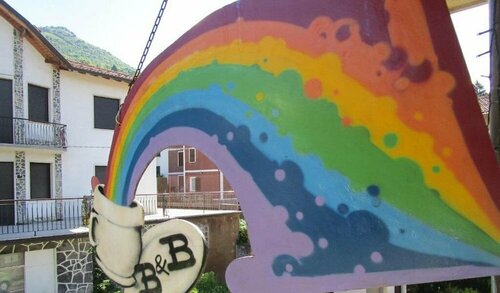 Rainbow House, Reserva ahora Hostal o pensión Parlasco Lombardía