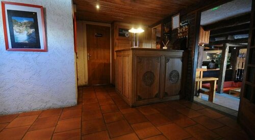 Les Lores, Book Hotel Hoteller i Rhône-Alps med parkering, Parkering