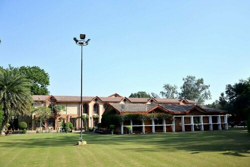 Ashok Country Resort, Забронировать Курортный отель Отели Нью-Дели с бассейном, Бассейн