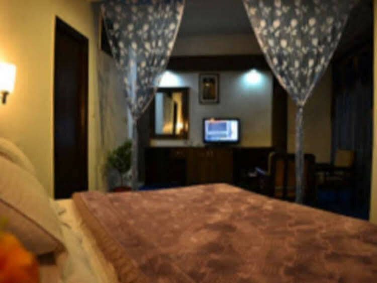 Hotel Rana Palace