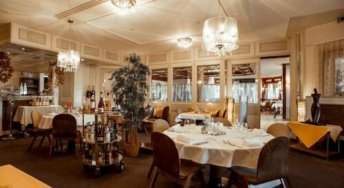 Hôtel Le National, Забронировать Отель Отели Юры с завтраком, Завтраки