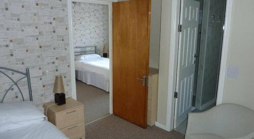 The Northwood, Book Hotel Hoteller i North Wales med parkering, Parkering