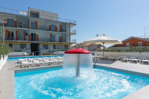Hotel Sole, Varaa Hotelli Hotellit Montesilvano uima-altaalla, Uima-allas