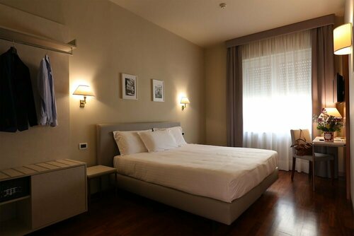 Grande Albergo Maugeri, Забронировать Отель Отели в центре Ачиреале, в центре, Завтраки