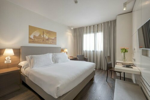 H10 Roma Città, Забронировать Отель Portuense Рим, рядом с Пирамида Цестия