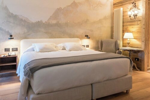 Auberge de La Maison, Забронировать Хостел Отели Курмайора с бассейном, рядом с Канатная дорога Монте Бьянко (нижняя станция), Бассейн