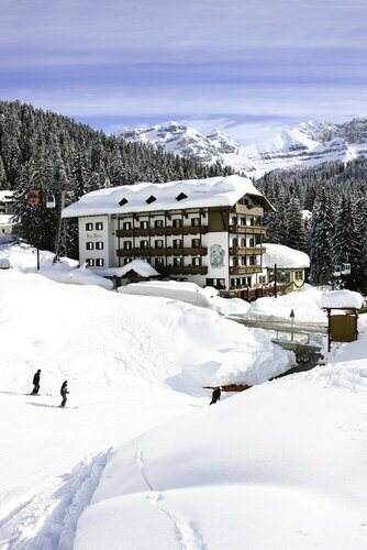 Hotel Bertelli, Забронировать Отель Кампо-Карло-Манью Мадонна-ди-Кампильо, рядом с Лыжный подъёмник Спинале Экспресс (нижняя станция)