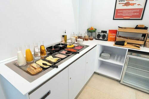 easyHotel Madrid Alcala, Varaa Hotelli Hotellit Madridin maakunta pysäköinnillä, lähellä Simancas Metro Station, Pysäköinti