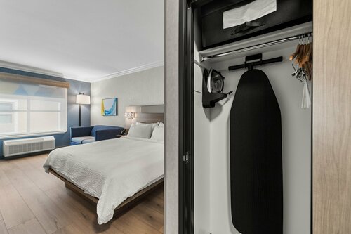 Holiday Inn Express Hotel & Suites Santa Cruz by IHG, Забронировать Отель Санта-Круз Santa Cruz and Vicinity, рядом с Овшн-Стрит