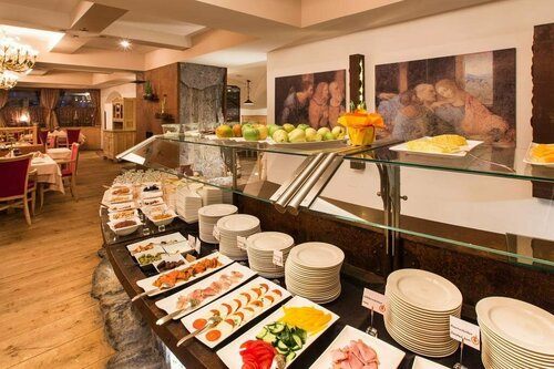 Raffls St. Antoner Hof, Prenota Hotel Hotel a Tirolo con piscina, Piscina