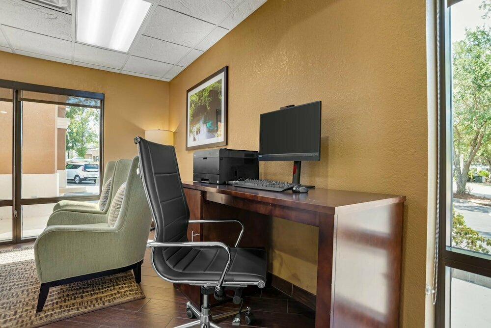 Comfort Suites