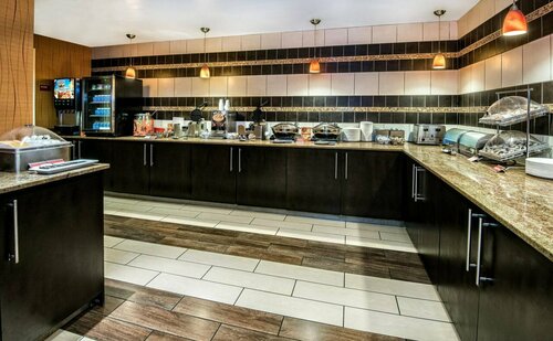 TownePlace Suites by Marriott San Antonio Downtown Riverwalk, Забронировать Отель Отели Сан-Антонио с парковкой, рядом с Квартал исторических искусств Ла Вильита, Парковка