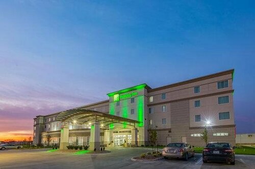 Holiday Inn Salina by IHG, Varaa Hotelli Kansas hotellit, joissa on uima-allas, Uima-allas