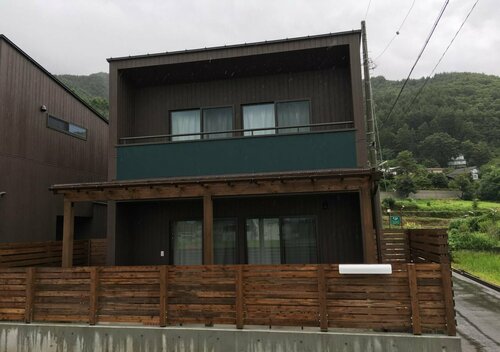 Orange Cabin Inn far from station, Забронировать Хостел Хостелы Фудзикавагутико, рядом с Озеро Кавагути, Хостел
