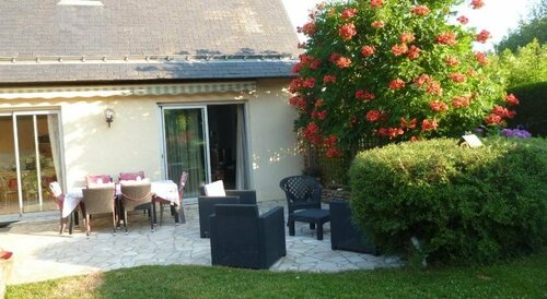 Chez Bernard et Nicole, Book Hotel  