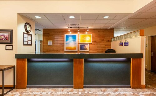 Days Inn & Suites by Wyndham Madison, Đặt Khách sạn Madison Wisconsin