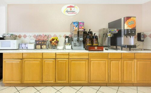 Super 8 by Wyndham Lake Havasu City, Забронировать Мини-отель Лейк-Хавасу-Сити штат Аризона, рядом с Queens Bay Country Club