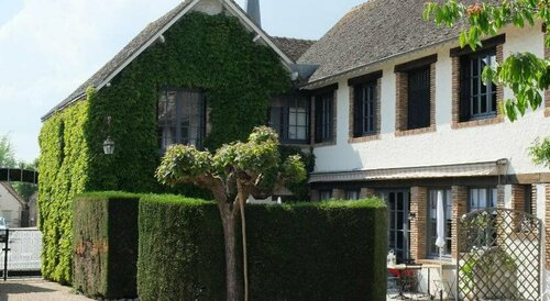 Auberge du Grand Dauphin, Boek Hostel  