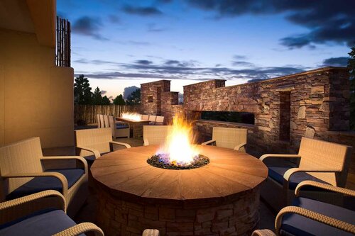 Hilton Santa Fe Buffalo Thunder, Забронировать Курортный отель Санта-Фе Нью-Мексико