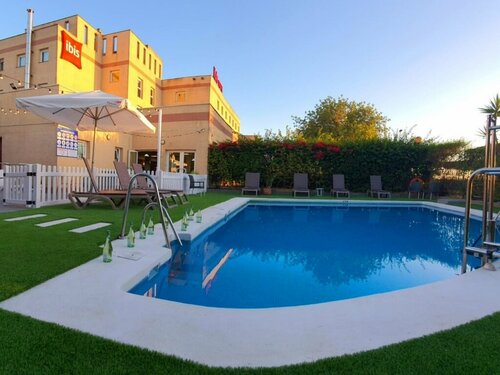 Ibis Jerez De La Frontera Cadiz, Забронировать Отель Херес-де-ла-Фронтера Коста-де-ла-Лус, рядом с Гольф-клуб Sherry